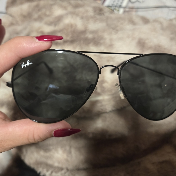 Ray-Ban Classic Black Aviator Sunglasses - Picture 1 of 4